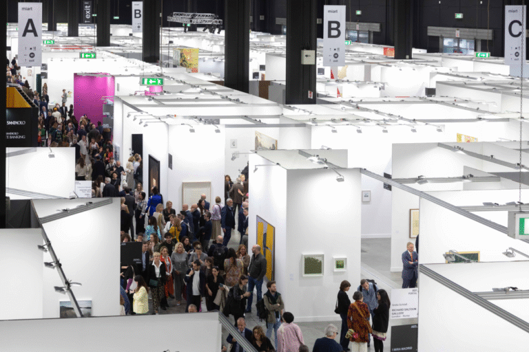MIART 2025: il Mercato Si Difende, Ma l’Arte Dov’è?